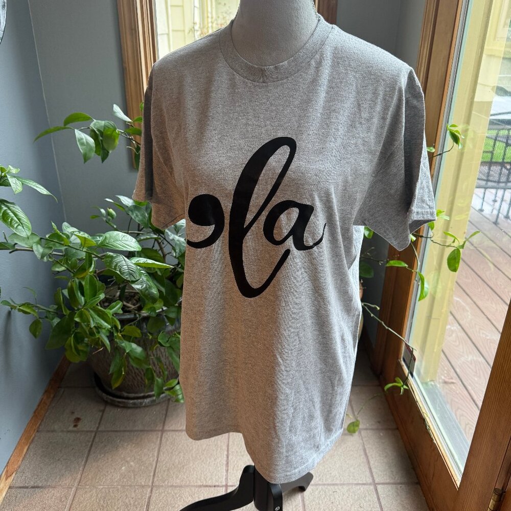 Kamala Short Sleeve Graphic Tee by Gildan Women’s Sz M Light Gray NWOT